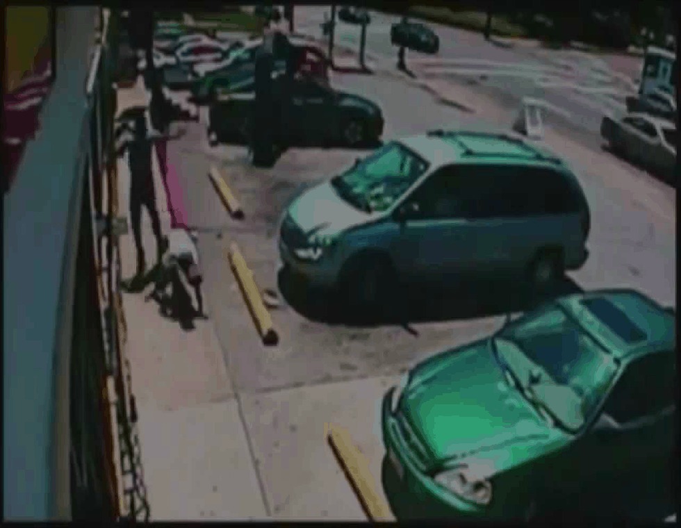 Video: Cincinnati Man Gets Into Shootout While On His Cell Phone