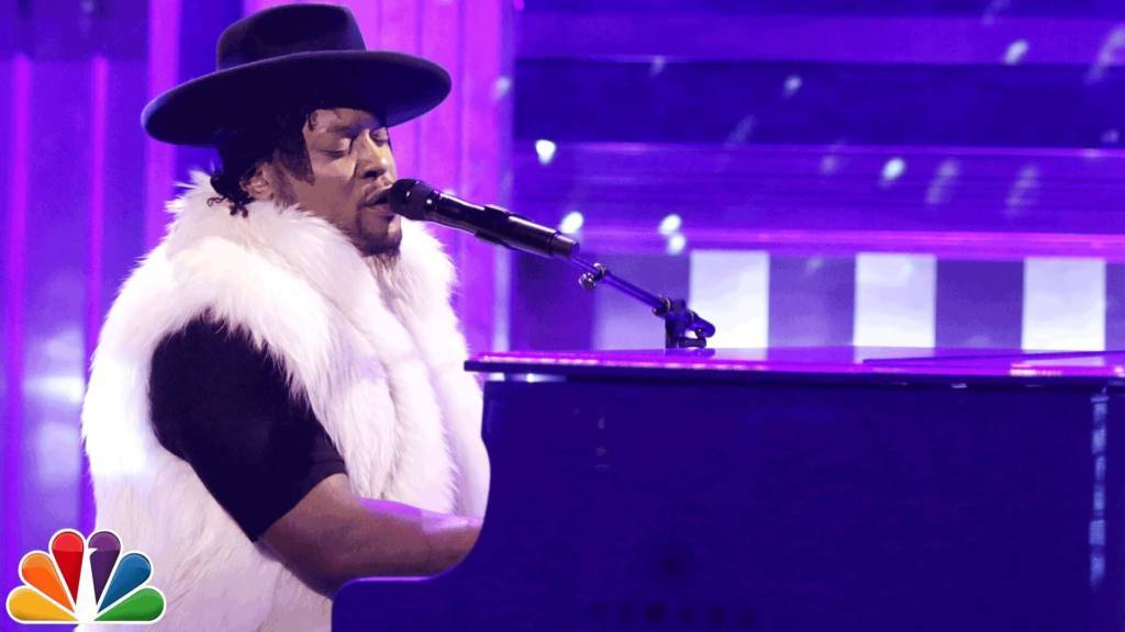 D’Angelo Performs 'Sometimes It Snows In April' As A Tribute To Prince On The Tonight Show