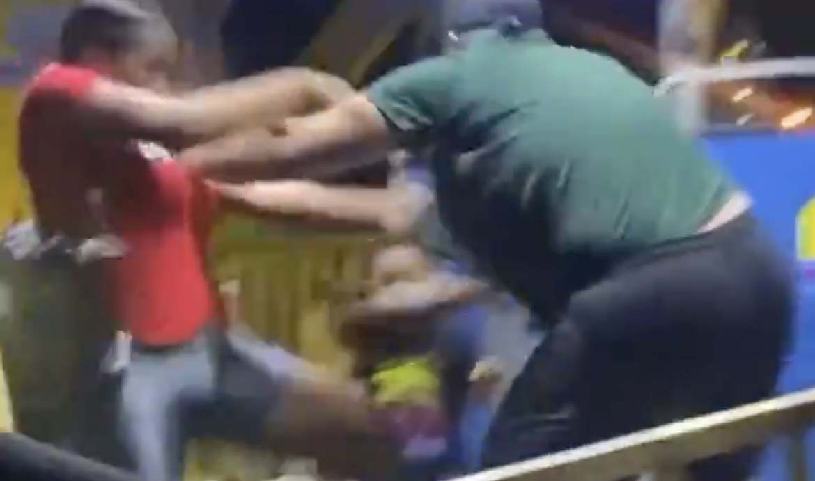 White Florida Ferris Wheel Operator Gets Jumped By Crowd After He Attacks Black Mother