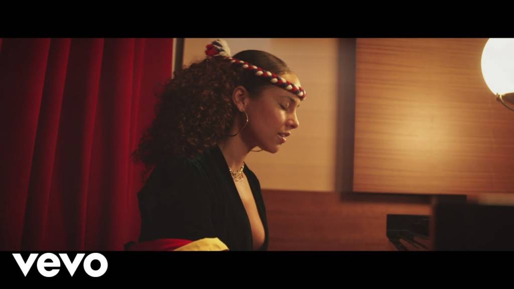 Video: Alicia Keys - Raise A Man [Dir. By Blogotheque]