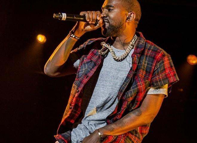Video: @KanyeWest Performs At Camp Flog Gnaw Carnival