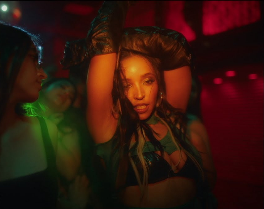 Tinashe feat. Channel Tres "HMU For A Good Time" (Video)